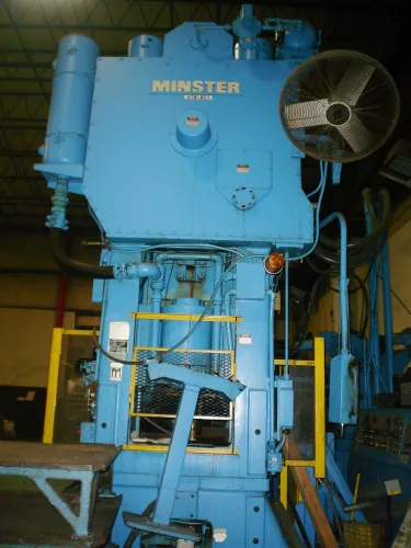 Photo #2 of (1990) 300 TON MINSTER HEVISTAMPER STRAIGHT SIDE DOUBLE CRANK VARI-SPEED PRESS & 16,000LB MINSTER SERVO FEED LINE & AIDA GAP FRAME 225-TON PRESS