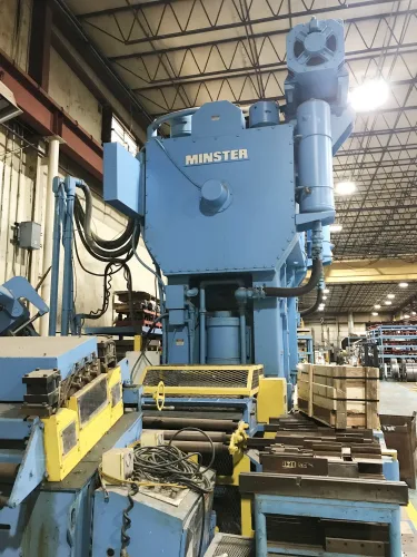 Photo #4 of (1990) 300 TON MINSTER HEVISTAMPER STRAIGHT SIDE DOUBLE CRANK VARI-SPEED PRESS & 16,000LB MINSTER SERVO FEED LINE & AIDA GAP FRAME 225-TON PRESS