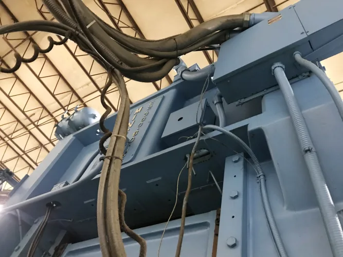 Photo #9 of (1990) 300 TON MINSTER HEVISTAMPER STRAIGHT SIDE DOUBLE CRANK VARI-SPEED PRESS & 16,000LB MINSTER SERVO FEED LINE & AIDA GAP FRAME 225-TON PRESS