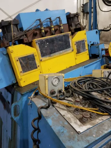 Photo #15 of (1990) 300 TON MINSTER HEVISTAMPER STRAIGHT SIDE DOUBLE CRANK VARI-SPEED PRESS & 16,000LB MINSTER SERVO FEED LINE & AIDA GAP FRAME 225-TON PRESS