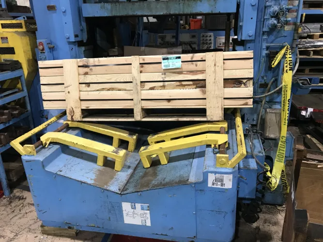 Photo #16 of (1990) 300 TON MINSTER HEVISTAMPER STRAIGHT SIDE DOUBLE CRANK VARI-SPEED PRESS & 16,000LB MINSTER SERVO FEED LINE & AIDA GAP FRAME 225-TON PRESS