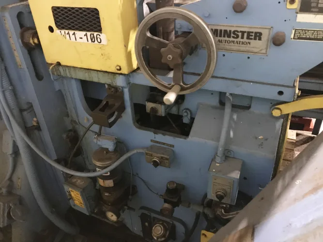 Photo #18 of (1990) 300 TON MINSTER HEVISTAMPER STRAIGHT SIDE DOUBLE CRANK VARI-SPEED PRESS & 16,000LB MINSTER SERVO FEED LINE & AIDA GAP FRAME 225-TON PRESS