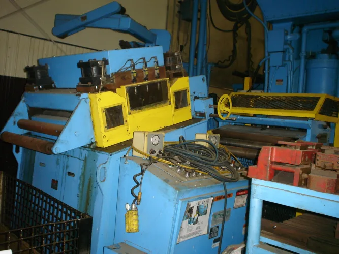 Photo #19 of (1990) 300 TON MINSTER HEVISTAMPER STRAIGHT SIDE DOUBLE CRANK VARI-SPEED PRESS & 16,000LB MINSTER SERVO FEED LINE & AIDA GAP FRAME 225-TON PRESS