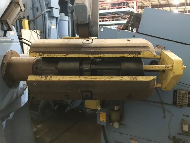 Photo #24 of (1990) 300 TON MINSTER HEVISTAMPER STRAIGHT SIDE DOUBLE CRANK VARI-SPEED PRESS & 16,000LB MINSTER SERVO FEED LINE & AIDA GAP FRAME 225-TON PRESS