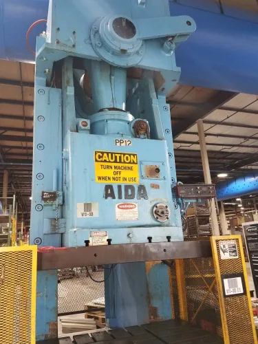 Photo #36 of (1990) 300 TON MINSTER HEVISTAMPER STRAIGHT SIDE DOUBLE CRANK VARI-SPEED PRESS & 16,000LB MINSTER SERVO FEED LINE & AIDA GAP FRAME 225-TON PRESS