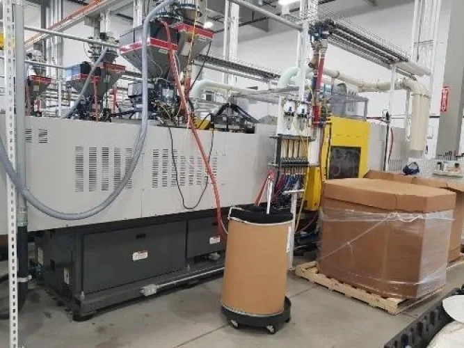 Photo #3 of 2009 330-TON CINCINNATI ROBOSHOT MDL: S2000I ELECTRIC INJECTION MOLDER & 2008 330-TON CINCINNATI ROBOSHOT MDL: S2000I-330B ELECTRIC INJECTION MOLDER