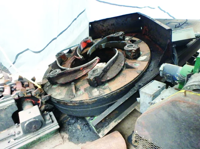 Photo #1 of SAWMILL AUCTION: 1994 NICHOLSON DEBARKER, HEADRIG & CARRIAGE, EDGERS, RESAWS, INFEED LOG HAUL & CUT OFF SAW, TIMBER SAW SYSTEM, PUSH PULL TRIMMER, CHIP SCREEN, BLOWER, FEEDER & VIBRATORY CONVEYOR & MUCH MORE - TWIN RIVERS CEDAR PRODUCTS LTD