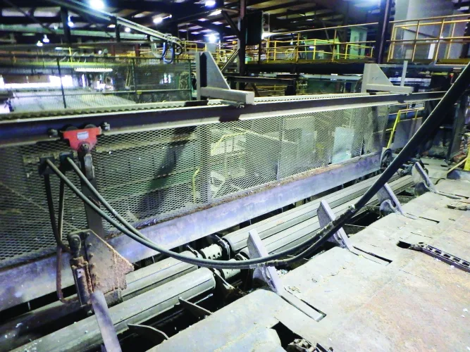 Photo #8 of SAWMILL AUCTION: 1994 NICHOLSON DEBARKER, HEADRIG & CARRIAGE, EDGERS, RESAWS, INFEED LOG HAUL & CUT OFF SAW, TIMBER SAW SYSTEM, PUSH PULL TRIMMER, CHIP SCREEN, BLOWER, FEEDER & VIBRATORY CONVEYOR & MUCH MORE - TWIN RIVERS CEDAR PRODUCTS LTD