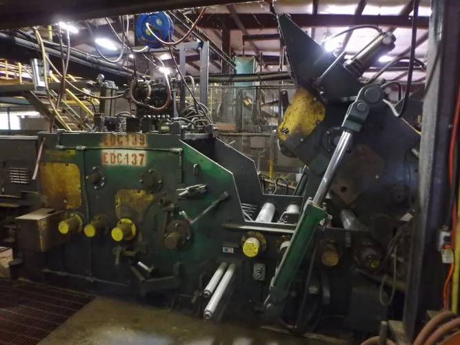 Photo #14 of SAWMILL AUCTION: 1994 NICHOLSON DEBARKER, HEADRIG & CARRIAGE, EDGERS, RESAWS, INFEED LOG HAUL & CUT OFF SAW, TIMBER SAW SYSTEM, PUSH PULL TRIMMER, CHIP SCREEN, BLOWER, FEEDER & VIBRATORY CONVEYOR & MUCH MORE - TWIN RIVERS CEDAR PRODUCTS LTD