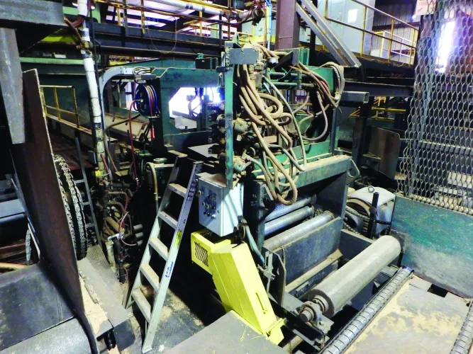 Photo #16 of SAWMILL AUCTION: 1994 NICHOLSON DEBARKER, HEADRIG & CARRIAGE, EDGERS, RESAWS, INFEED LOG HAUL & CUT OFF SAW, TIMBER SAW SYSTEM, PUSH PULL TRIMMER, CHIP SCREEN, BLOWER, FEEDER & VIBRATORY CONVEYOR & MUCH MORE - TWIN RIVERS CEDAR PRODUCTS LTD