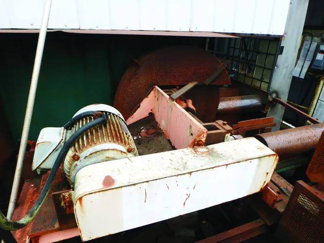 Photo #24 of SAWMILL AUCTION: 1994 NICHOLSON DEBARKER, HEADRIG & CARRIAGE, EDGERS, RESAWS, INFEED LOG HAUL & CUT OFF SAW, TIMBER SAW SYSTEM, PUSH PULL TRIMMER, CHIP SCREEN, BLOWER, FEEDER & VIBRATORY CONVEYOR & MUCH MORE - TWIN RIVERS CEDAR PRODUCTS LTD