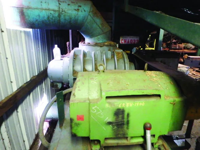 Photo #33 of SAWMILL AUCTION: 1994 NICHOLSON DEBARKER, HEADRIG & CARRIAGE, EDGERS, RESAWS, INFEED LOG HAUL & CUT OFF SAW, TIMBER SAW SYSTEM, PUSH PULL TRIMMER, CHIP SCREEN, BLOWER, FEEDER & VIBRATORY CONVEYOR & MUCH MORE - TWIN RIVERS CEDAR PRODUCTS LTD