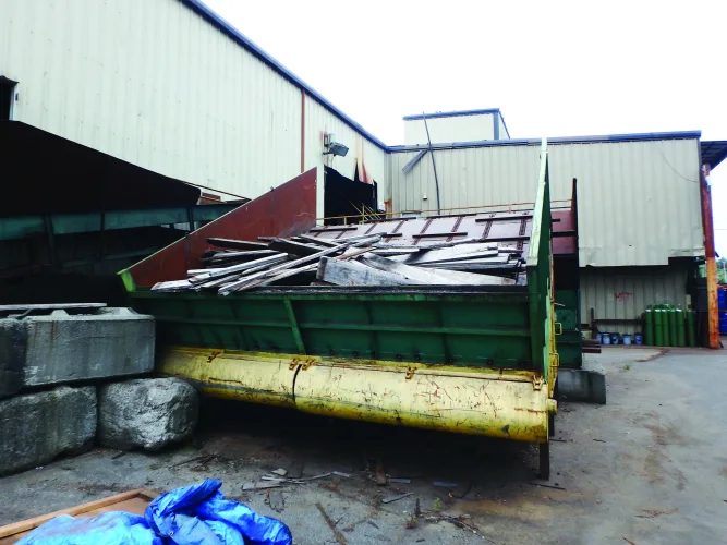 Photo #36 of SAWMILL AUCTION: 1994 NICHOLSON DEBARKER, HEADRIG & CARRIAGE, EDGERS, RESAWS, INFEED LOG HAUL & CUT OFF SAW, TIMBER SAW SYSTEM, PUSH PULL TRIMMER, CHIP SCREEN, BLOWER, FEEDER & VIBRATORY CONVEYOR & MUCH MORE - TWIN RIVERS CEDAR PRODUCTS LTD