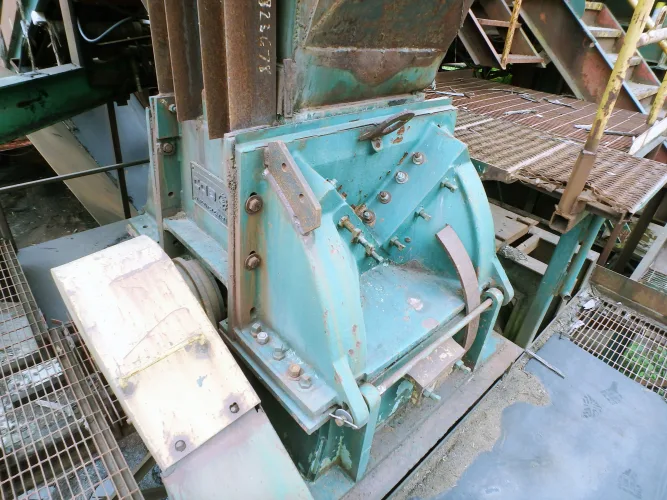 Photo #40 of SAWMILL AUCTION: 1994 NICHOLSON DEBARKER, HEADRIG & CARRIAGE, EDGERS, RESAWS, INFEED LOG HAUL & CUT OFF SAW, TIMBER SAW SYSTEM, PUSH PULL TRIMMER, CHIP SCREEN, BLOWER, FEEDER & VIBRATORY CONVEYOR & MUCH MORE - TWIN RIVERS CEDAR PRODUCTS LTD