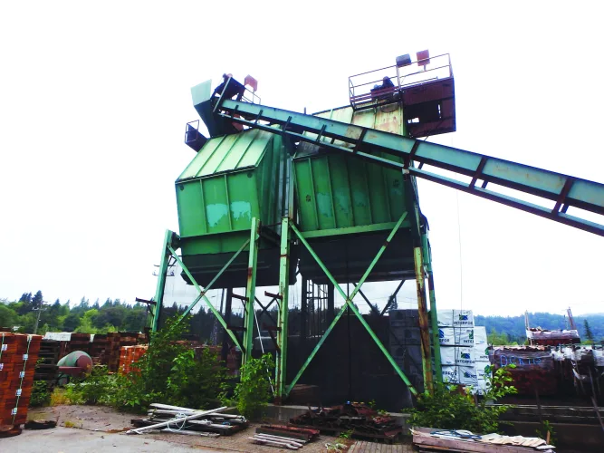 Photo #42 of SAWMILL AUCTION: 1994 NICHOLSON DEBARKER, HEADRIG & CARRIAGE, EDGERS, RESAWS, INFEED LOG HAUL & CUT OFF SAW, TIMBER SAW SYSTEM, PUSH PULL TRIMMER, CHIP SCREEN, BLOWER, FEEDER & VIBRATORY CONVEYOR & MUCH MORE - TWIN RIVERS CEDAR PRODUCTS LTD