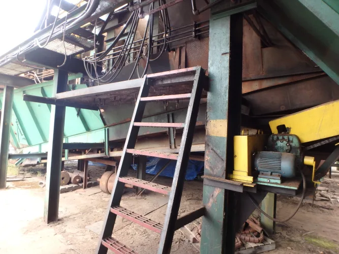 Photo #43 of SAWMILL AUCTION: 1994 NICHOLSON DEBARKER, HEADRIG & CARRIAGE, EDGERS, RESAWS, INFEED LOG HAUL & CUT OFF SAW, TIMBER SAW SYSTEM, PUSH PULL TRIMMER, CHIP SCREEN, BLOWER, FEEDER & VIBRATORY CONVEYOR & MUCH MORE - TWIN RIVERS CEDAR PRODUCTS LTD