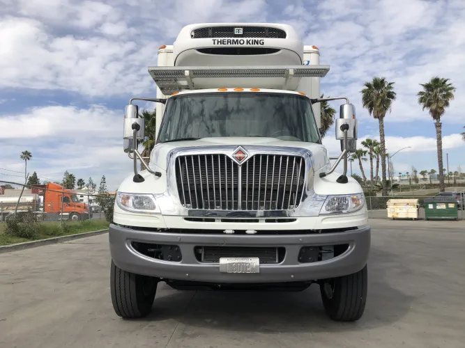 Photo #4 of (250+) 2018 INTERNATIONAL 4400 SBA 6X4 REFRIGERATED BOX TRUCKS, MAXON 4400 LB ALUMINUM PLATFORM W/ LED, 24' JOHNSON COLD PLATE BOX - THERMO KING REF, MILES LOW AS 8K, REPLACEMENT COST ON THESE UNITS - $140,000, OVER $87,500 IN EXTRA EQUIPMENT, EXCELLENT