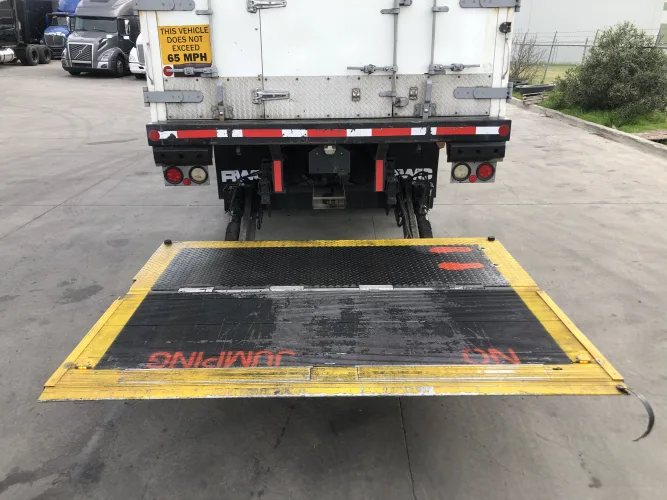 Photo #60 of (250+) 2018 INTERNATIONAL 4400 SBA 6X4 REFRIGERATED BOX TRUCKS, MAXON 4400 LB ALUMINUM PLATFORM W/ LED, 24' JOHNSON COLD PLATE BOX - THERMO KING REF, MILES LOW AS 8K, REPLACEMENT COST ON THESE UNITS - $140,000, OVER $87,500 IN EXTRA EQUIPMENT, EXCELLENT