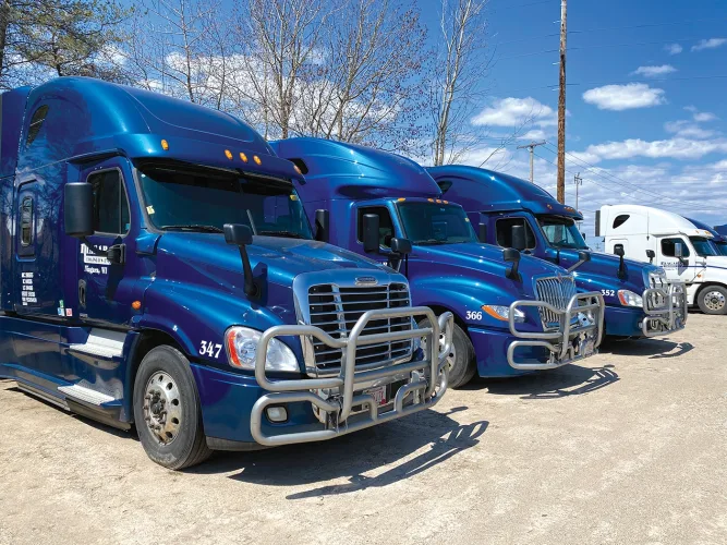 Photo #1 of OVER 30 INTERNATIONAL, FREIGHTLINER & KENWORTH TRACTORS AND 75 WABASH AND STOUGHTON 53' TRAILERS - NIAGARA LOGISTICS INC.