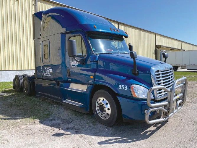 Photo #5 of OVER 30 INTERNATIONAL, FREIGHTLINER & KENWORTH TRACTORS AND 75 WABASH AND STOUGHTON 53' TRAILERS - NIAGARA LOGISTICS INC.