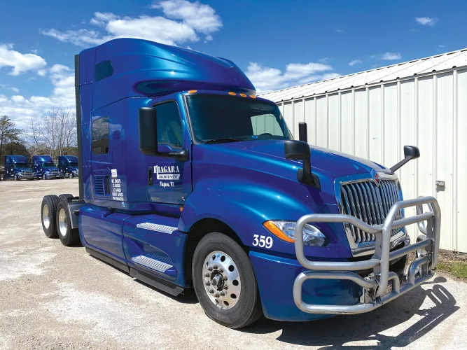 Photo #6 of OVER 30 INTERNATIONAL, FREIGHTLINER & KENWORTH TRACTORS AND 75 WABASH AND STOUGHTON 53' TRAILERS - NIAGARA LOGISTICS INC.