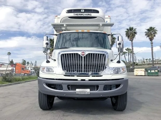 Photo #3 of (100+) 2018 INTERNATIONAL 4400 SBA 6X4 REFRIGERATED BOX TRUCKS & (10) 2018 INTERNATIONAL 4400 SBA 6X4 CAB & CHASSIS, MAXON 4400 LB ALUMINUM PLATFORM W/ LED, 24' JOHNSON COLD PLATE BOX - THERMO KING REF, MILES LOW AS 8K, REPLACEMENT COST ON THESE UNITS -