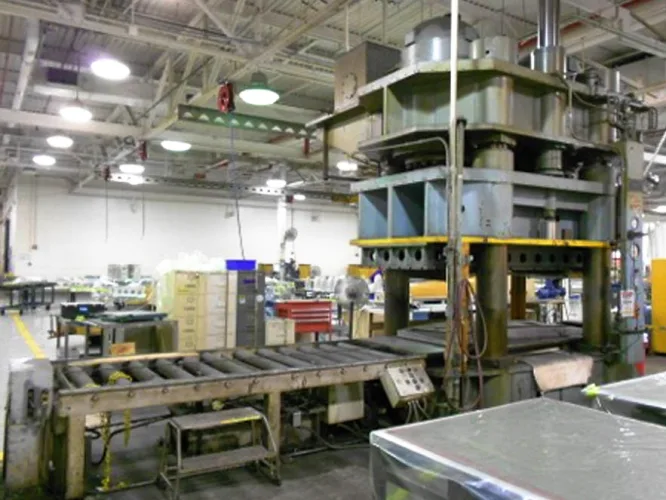 Photo #43 of METAL WORKING, FABRICATION AND MACHINE TOOLS AUCTION, FEATURING: SHEET METAL EQUIPMENT, COIL HANDLING EQUIPMENT, BROACHING MACHINES, GRINDERS, LATHES, PRESSES, MILLING MACHINES & MORE....