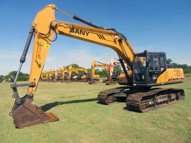Photo #3 of CONSTRUCTION EQUIPMENT OFF LEASE - LATE MODEL EXCAVATORS WITH VERY LOW HOURS