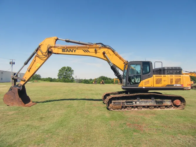 Photo #5 of CONSTRUCTION EQUIPMENT OFF LEASE - LATE MODEL EXCAVATORS WITH VERY LOW HOURS