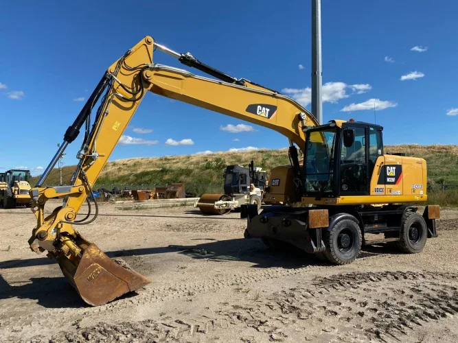 Photo #34 of LATE MODEL CONSTRUCTION EQUIPMENT - VOICE CONSTRUCTION