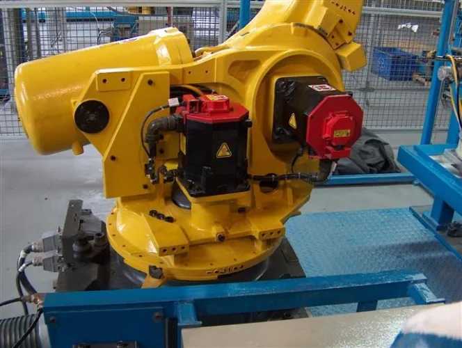 Photo #3 of (4) FANUC ROBOT R2000IB W/ RJ3IC CONTROL