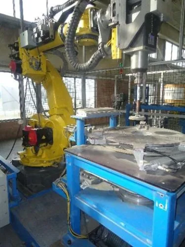 Photo #8 of (4) FANUC ROBOT R2000IB W/ RJ3IC CONTROL