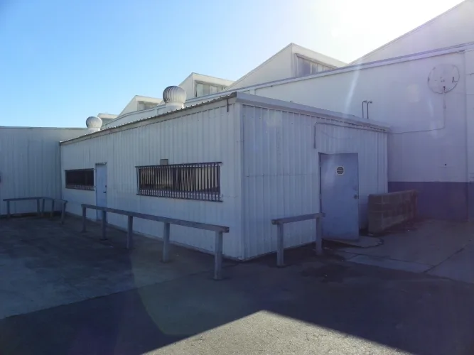 Photo #2 of 20' x 40' PREFABRICATED STEEL BUILDING FOR SALE IN LOS ANGELES!