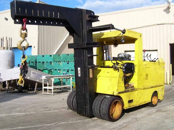Photo #1 of 1980 MYLAR APACHE Model # MA-500/50,000lb LIFT TRUCK