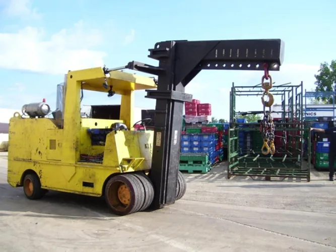Photo #3 of 1980 MYLAR APACHE Model # MA-500/50,000lb LIFT TRUCK