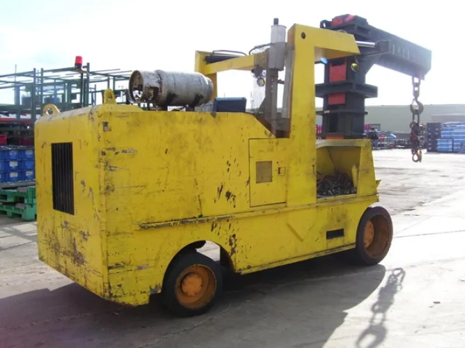 Photo #6 of 1980 MYLAR APACHE Model # MA-500/50,000lb LIFT TRUCK