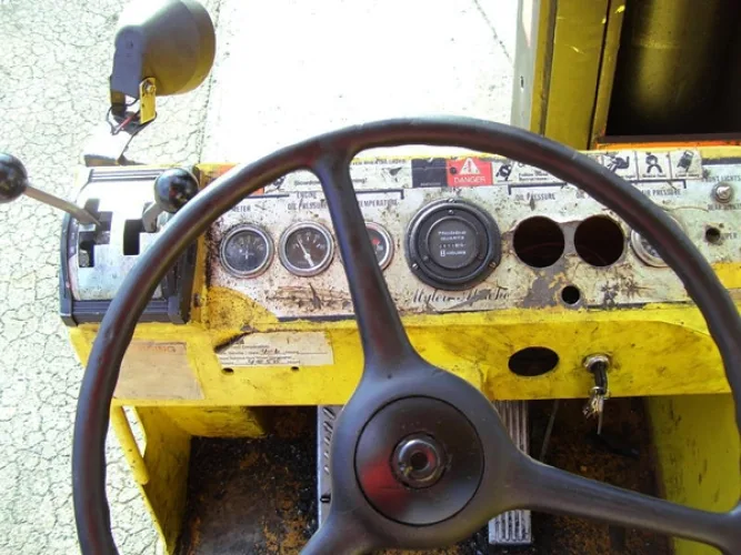 Photo #9 of 1980 MYLAR APACHE Model # MA-500/50,000lb LIFT TRUCK